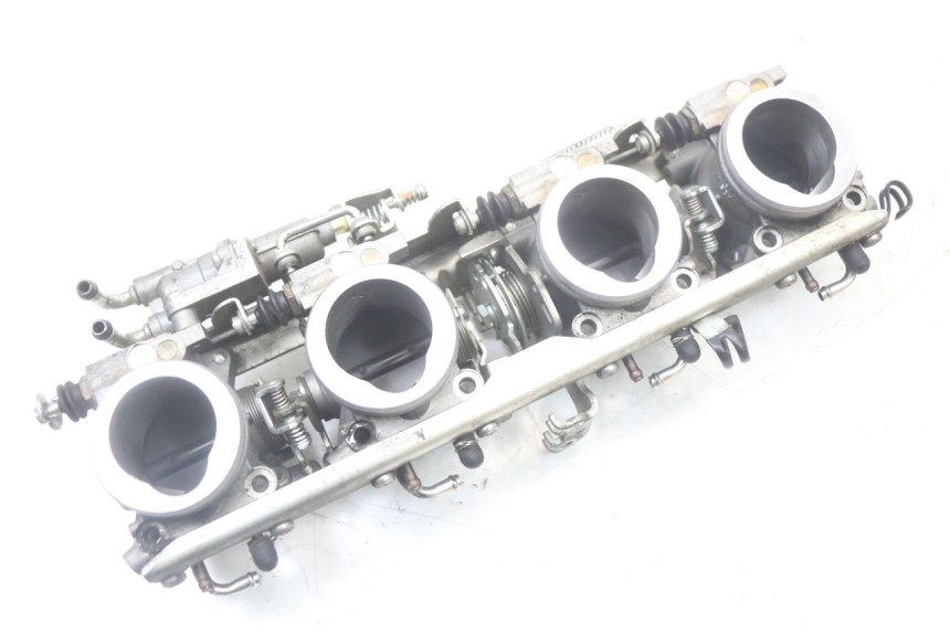 photo de INYECCIÓN YAMAHA FJR ABS 1300 (2006 - 2012) - Primer plano técnico