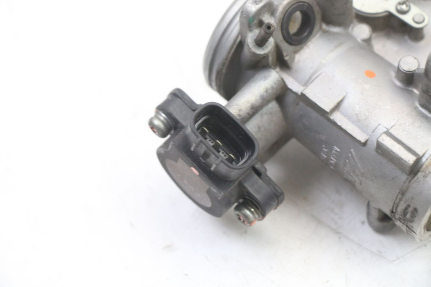 photo de INYECCION YAMAHA XJ6 600 (2008 - 2016) - Zoom sobre los componentes