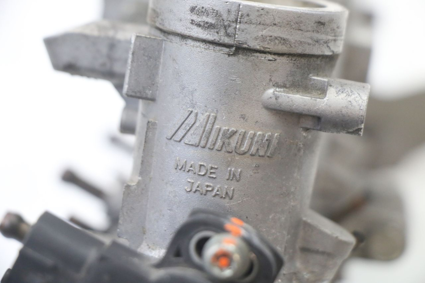 photo de INYECCION YAMAHA XJ6 600 (2008 - 2016) - Primer plano de alta resolución