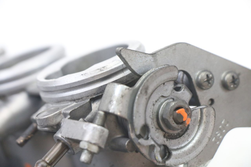 photo de INYECCION YAMAHA XJ6 600 (2008 - 2016) - Inspección visual detallada