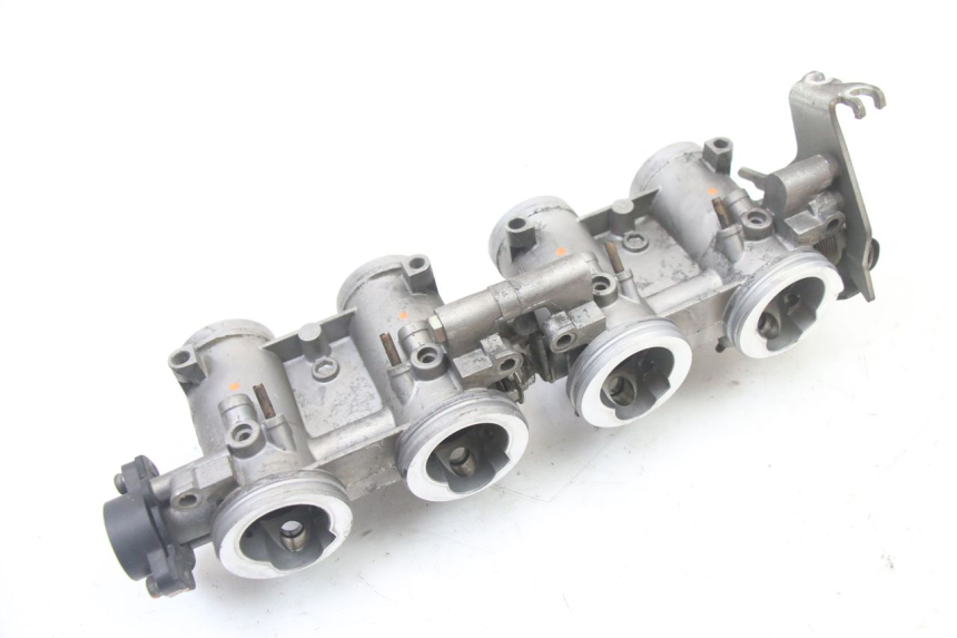 photo de INYECCION YAMAHA XJ6 600 (2008 - 2016) - Primer plano técnico