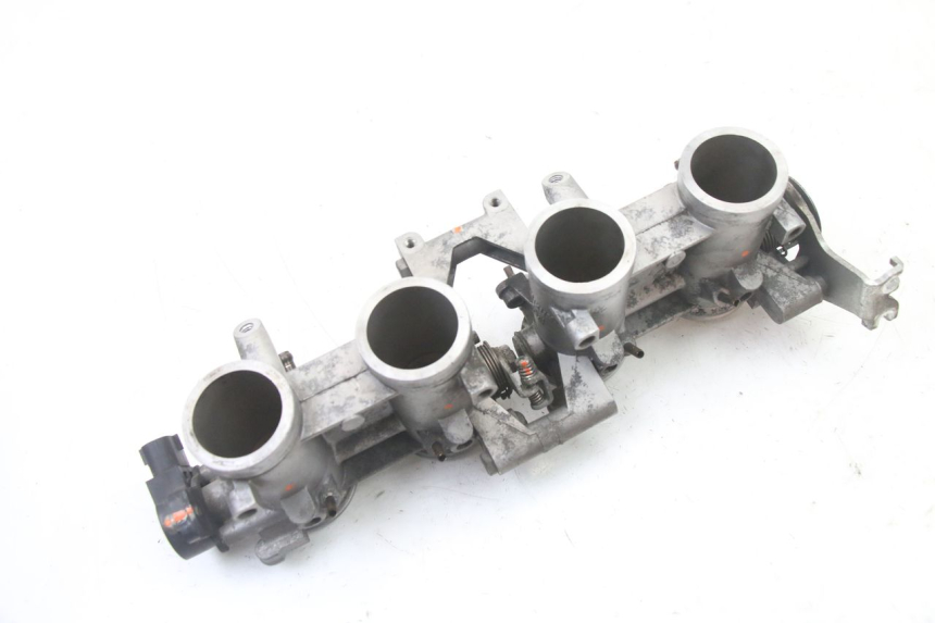 photo de INYECCION YAMAHA XJ6 600 (2008 - 2016) - Detalles de los puntos de fijación