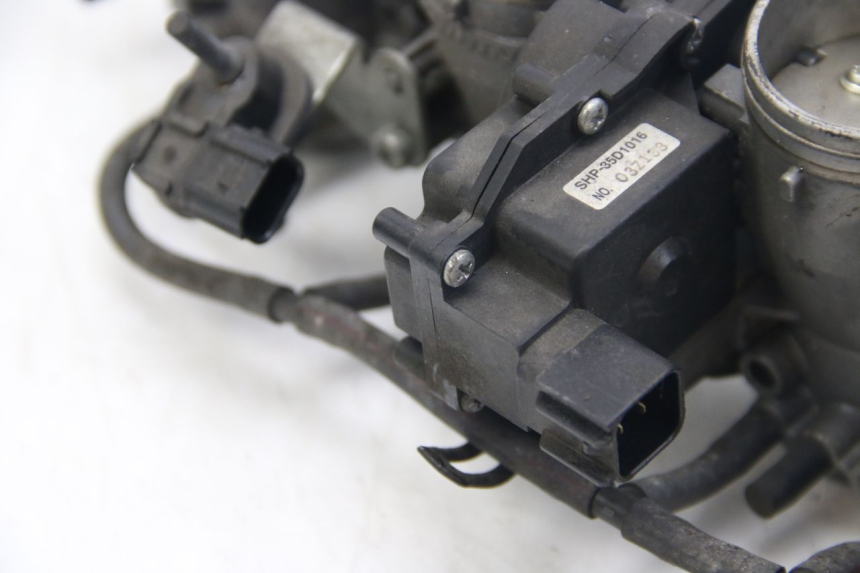 photo de INYECCIÓN KAWASAKI Z ABS 1000 (2014 - 2020) - Primer plano técnico