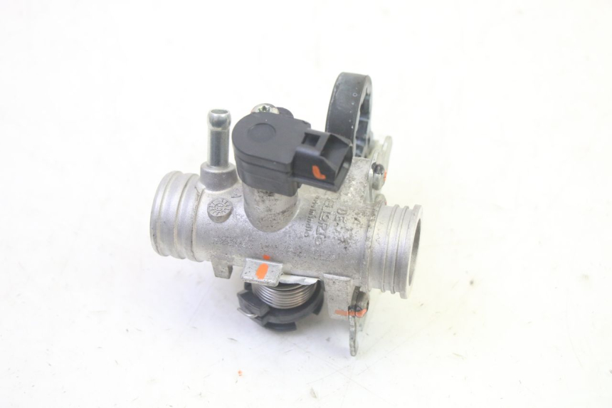 photo de INYECCIÓN PIAGGIO ZIP 4T 50 (2018 - 2020) - Detalles de los puntos de fijación