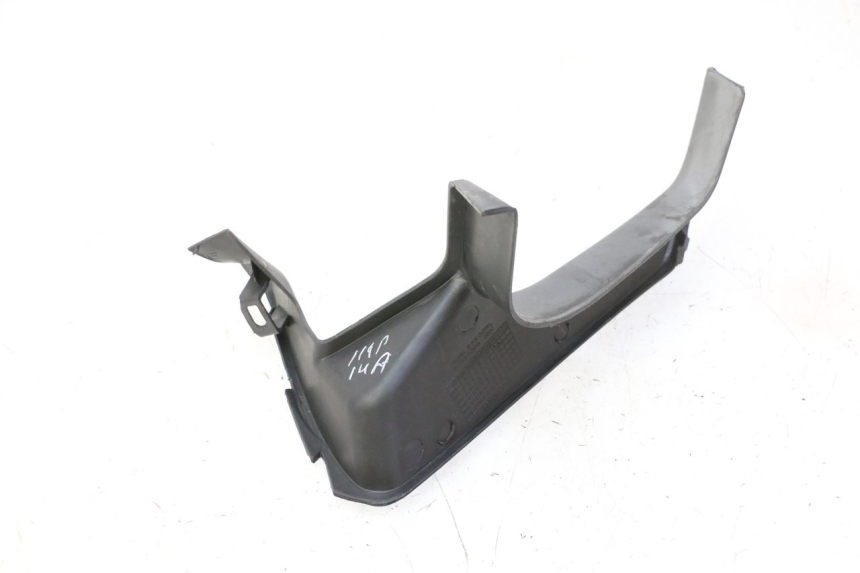 photo de CARENADO FRONTAL INTERIOR DERECHA HONDA CBF 125 (2009 - 2015) - Primer plano técnico