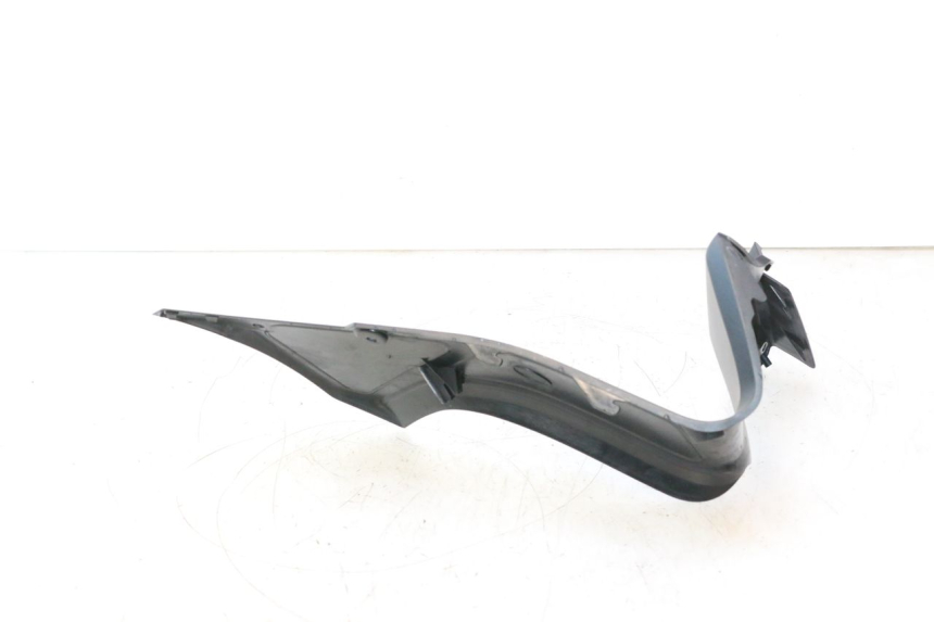 photo de CARENADO FRONTAL INTERIOR DERECHA YAMAHA FZ8 800 (2010 - 2016) - Primer plano técnico