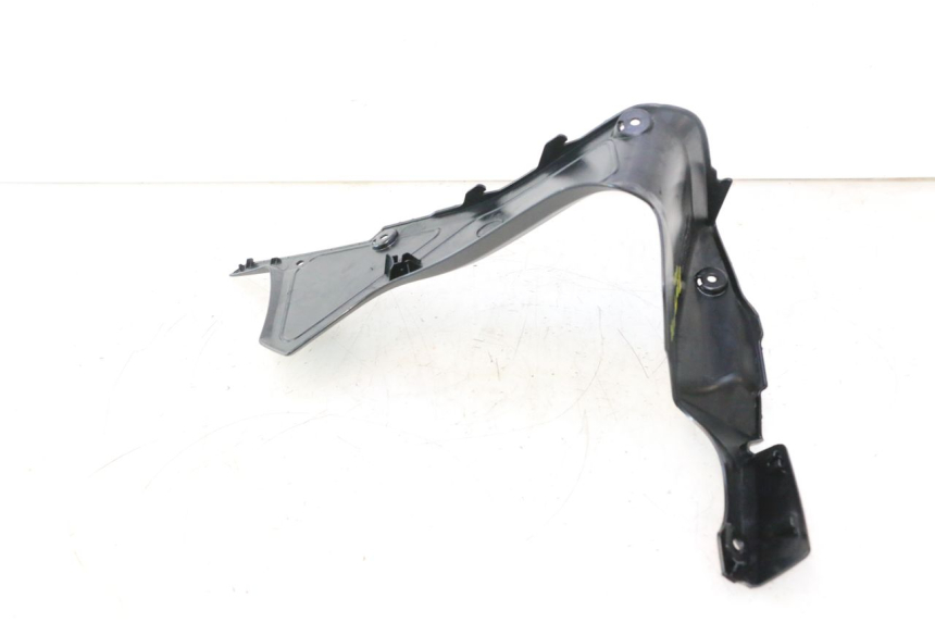 photo de CARENADO FRONTAL INTERIOR DERECHA YAMAHA FZ8 800 (2010 - 2016) - Estado de la superficie y material