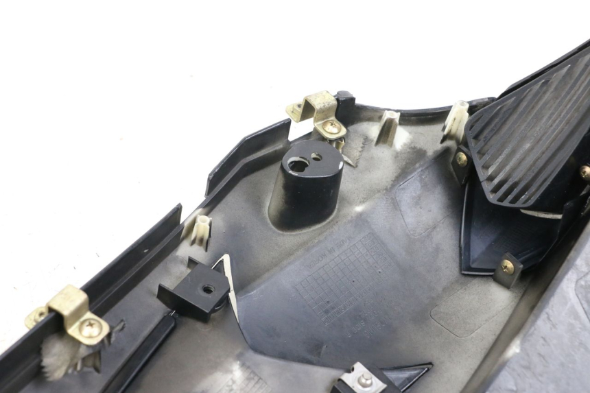 photo de CARENADO FRONTAL INTERIOR DERECHA HYOSUNG GTR 125 (2006 - 2008) - Primer plano técnico