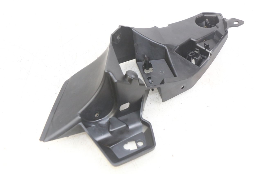 photo de INTERIOR DE LA CABEZA DE HORQUILLA DERECHA YAMAHA MT ABS 125 (2014 - 2018) - Primer plano técnico