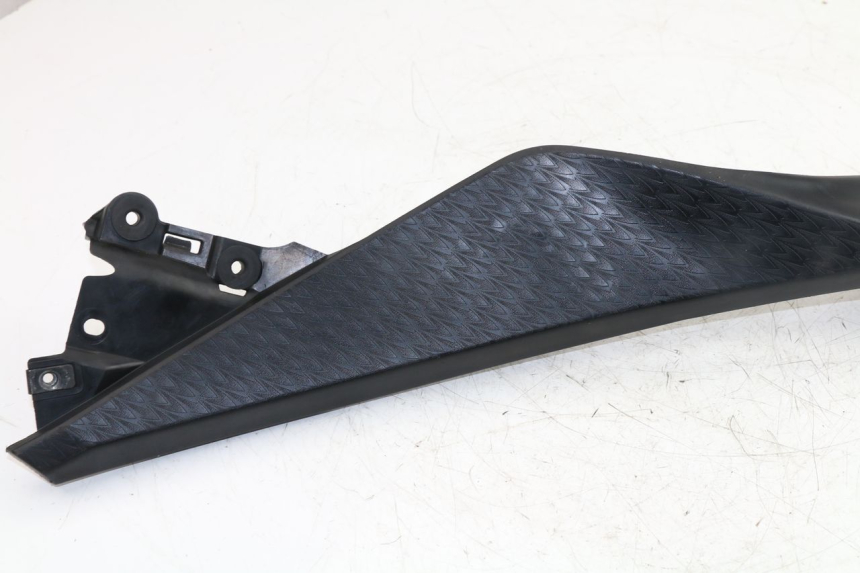 photo de CARENADO FRONTAL INTERIOR DERECHA KAWASAKI NINJA 300 (2012 - 2017) - Primer plano técnico