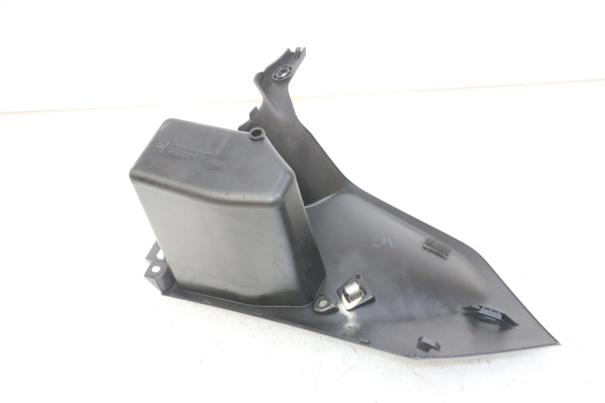 photo de CARENADO FRONTAL INTERIOR DERECHA HONDA NTV DEAUVILLE ABS 700 (2007 - 2016) - Primer plano técnico