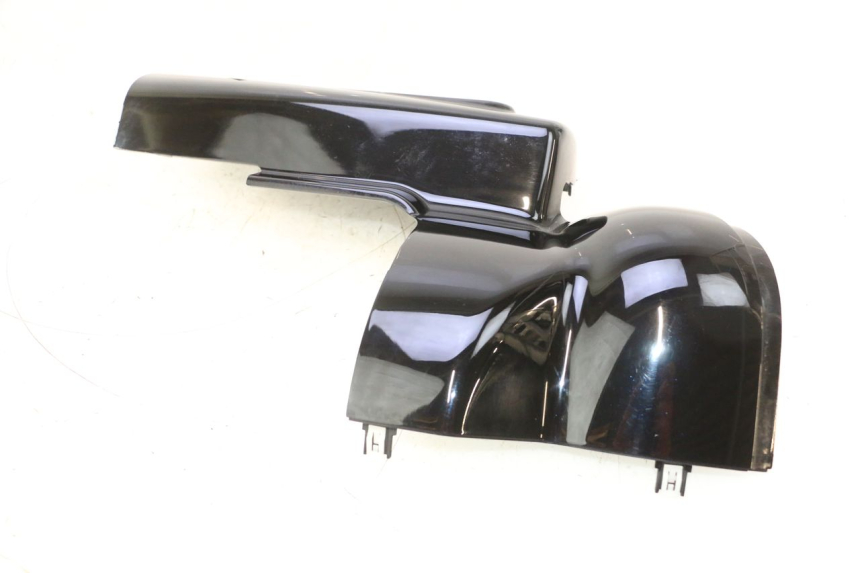 photo de CARENADO FRONTAL INTERIOR DERECHA HARLEY DAVIDSON ROAD GLIDE FLTRXSE 1920 (2018 - 2022) - Detalles de los puntos de fijación