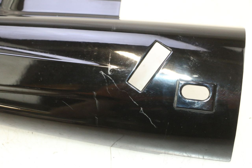 photo de CARENADO FRONTAL INTERIOR DERECHA HARLEY DAVIDSON ROAD GLIDE FLTRXSE 1920 (2018 - 2022) - Estado de la superficie y material