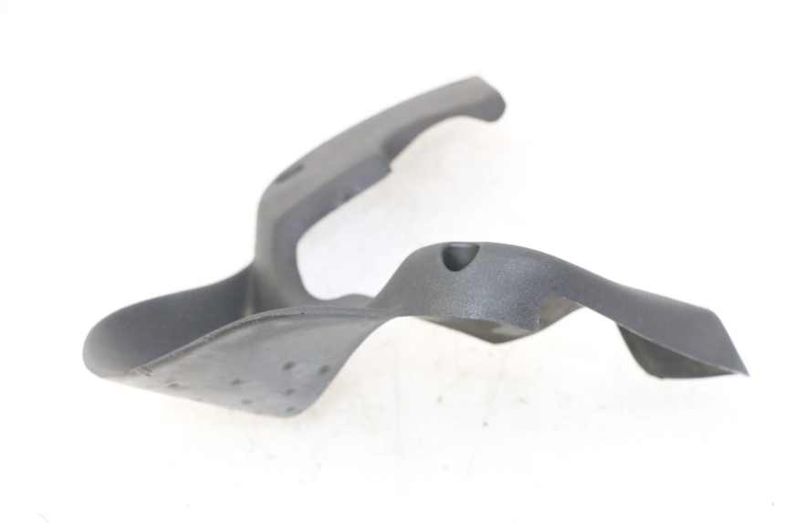 photo de CARENADO FRONTAL INTERIOR DERECHA APRILIA SCARABEO GT TOURING 125 (1999 - 2005) - Primer plano técnico