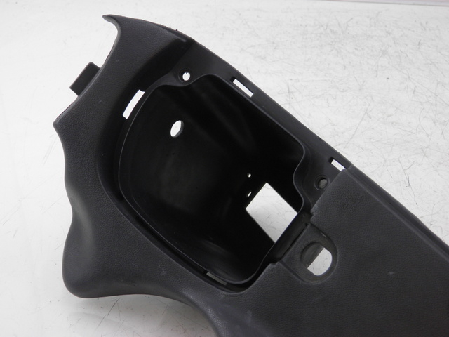 photo de CARENADO FRONTAL INTERIOR DERECHA TRIUMPH TROPHY 1200 (1996 - 2003) - Primer plano técnico