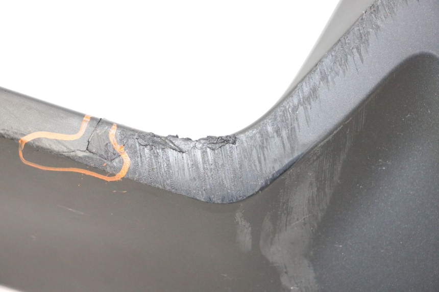 photo de CARENADO FRONTAL INTERIOR DERECHA YAMAHA XMAX X-MAX 125 (2021 - 2025) - Zoom sobre los componentes