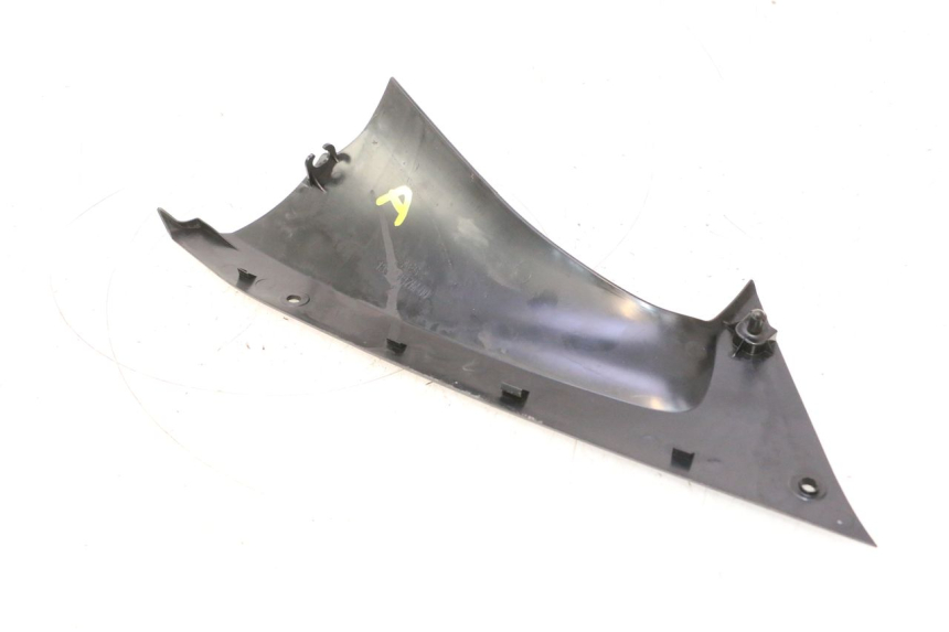 photo de CARENADO FRONTAL INTERIOR DERECHA YAMAHA YZF R6 600 (2008 - 2009) - Primer plano técnico