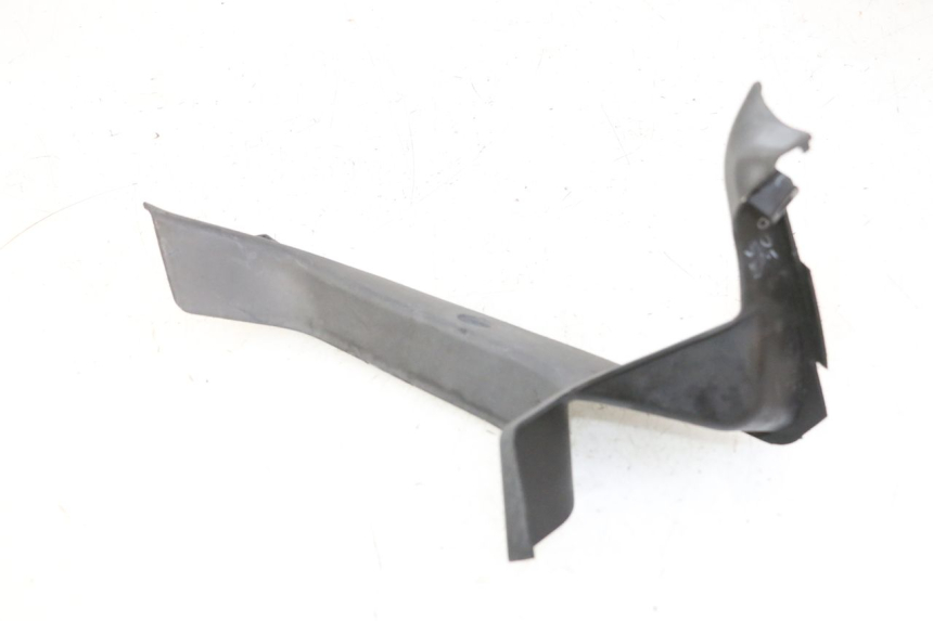 photo de CARENADO FRONTAL INTERIOR IZQUIERDA HONDA CBF 125 (2009 - 2015) - Primer plano técnico