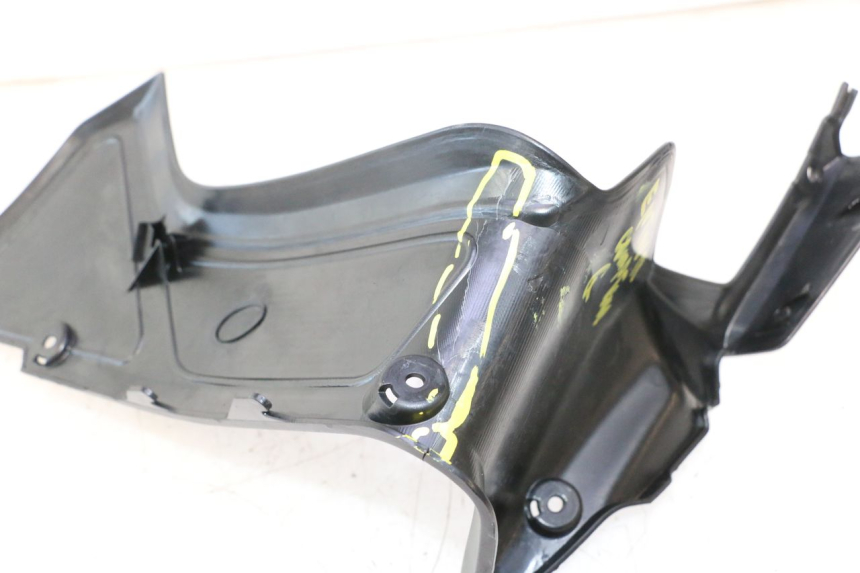 photo de CARENADO FRONTAL INTERIOR IZQUIERDA YAMAHA FZ8 800 (2010 - 2016) - Detalles de los puntos de fijación