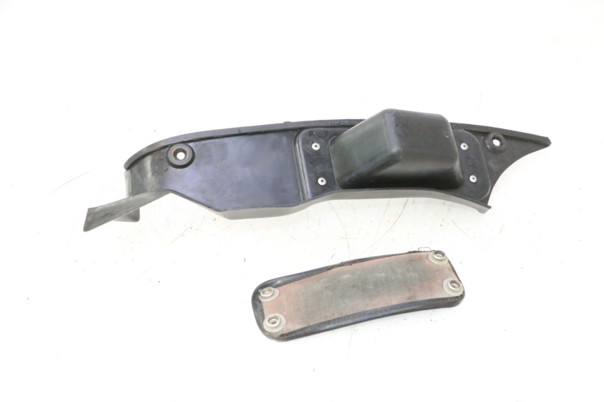 photo de CARENADO FRONTAL INTERIOR IZQUIERDA KAWASAKI GPX F ZX750F 750 (1986 - 1990) - Primer plano técnico