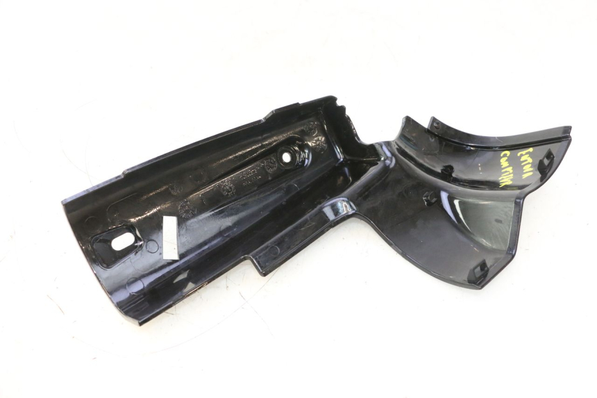 photo de CARENADO FRONTAL INTERIOR IZQUIERDA HARLEY DAVIDSON ROAD GLIDE FLTRXSE 1920 (2018 - 2022) - Detalles de los puntos de fijación
