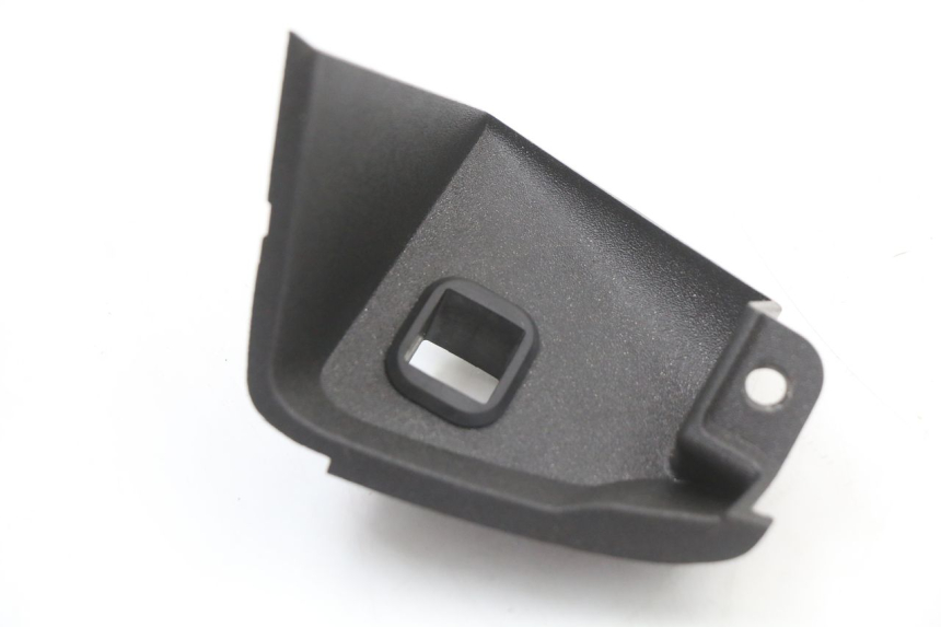 photo de CARENADO FRONTAL INTERIOR IZQUIERDA PIAGGIO X10 125 (2012 - 2017) - Detalle de la pieza