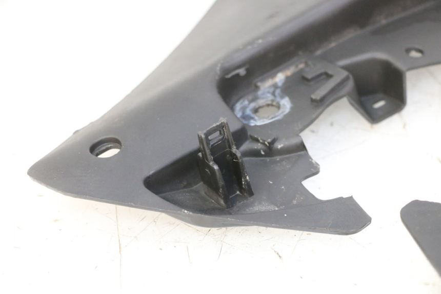 photo de CARENADO FRONTAL INTERIOR STAHO FH 50 (2018 - 2019) - Zoom estado de uso