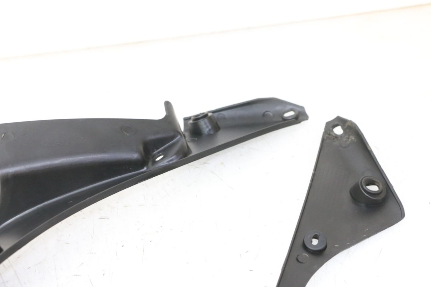 photo de CARENADO FRONTAL INTERIOR STAHO FH 50 (2018 - 2019) - Primer plano técnico