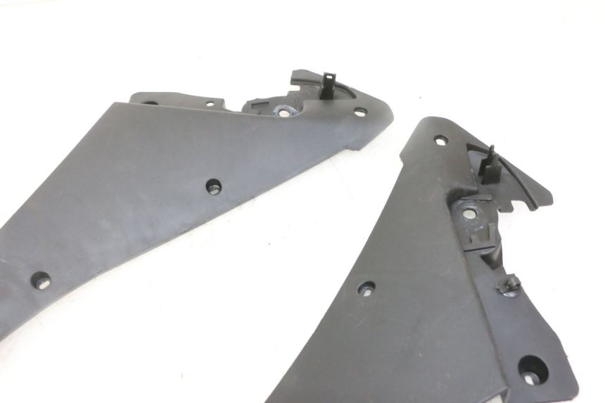 photo de CARENADO FRONTAL INTERIOR STAHO FH 50 (2018 - 2019) - Detalles de los puntos de fijación