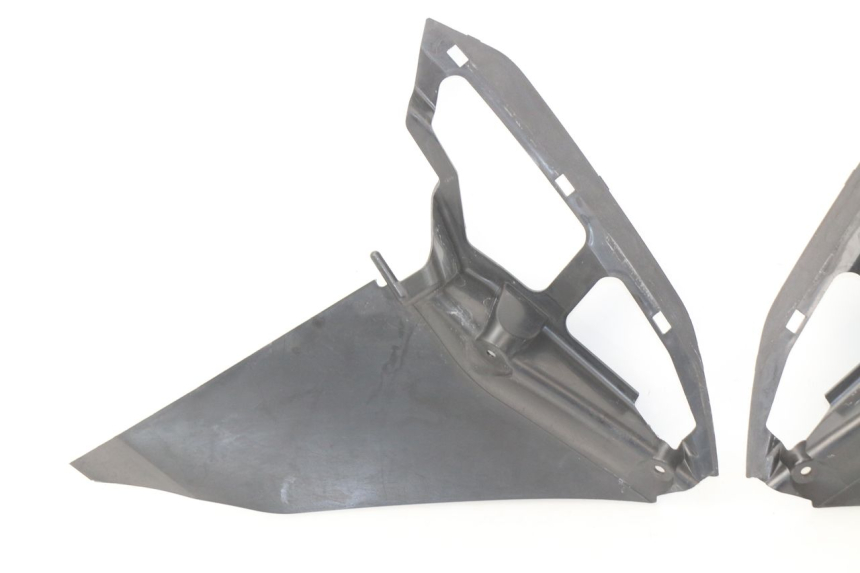 photo de CARENADO FRONTAL INTERIOR SUZUKI GSX-R GSXR K16 1000 (2012 - 2016) - Primer plano técnico