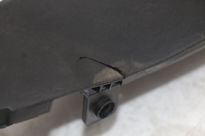 photo de CARENADO FRONTAL INTERIOR SUZUKI GS F 500 (2004 - 2007) - Primer plano técnico