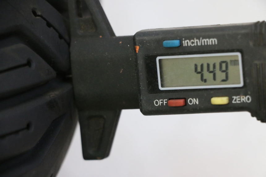 photo de LLANTA TRASERA Y NEUMÁTICO QUADRO 4 4D 350 (2015 - 2018) - Detalle de la pieza