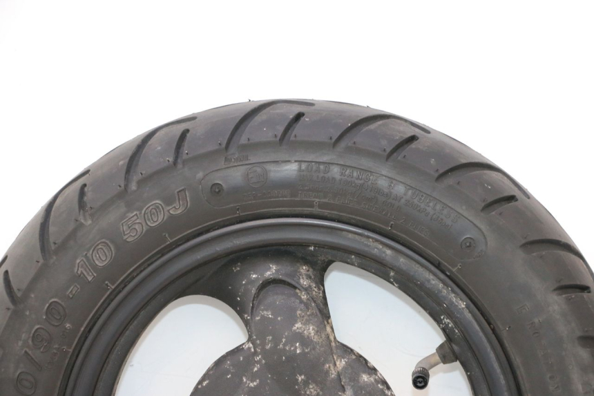 photo de LLANTA TRASERA Y NEUMÁTICO KYMCO AGILITY 4T 10" 50 (2005 - 2018) - Primer plano de alta resolución