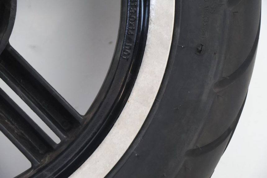 photo de LLANTA TRASERA Y NEUMÁTICO KYMCO AGILITY CITY 16P 125 (2015 - 2024) - Enfoque en la estructura