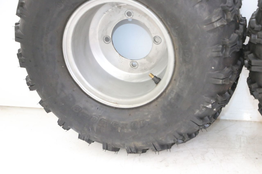 photo de LLANTA TRASERA Y NEUMÁTICO ANGELL ENFANT 1 - Características distintivas