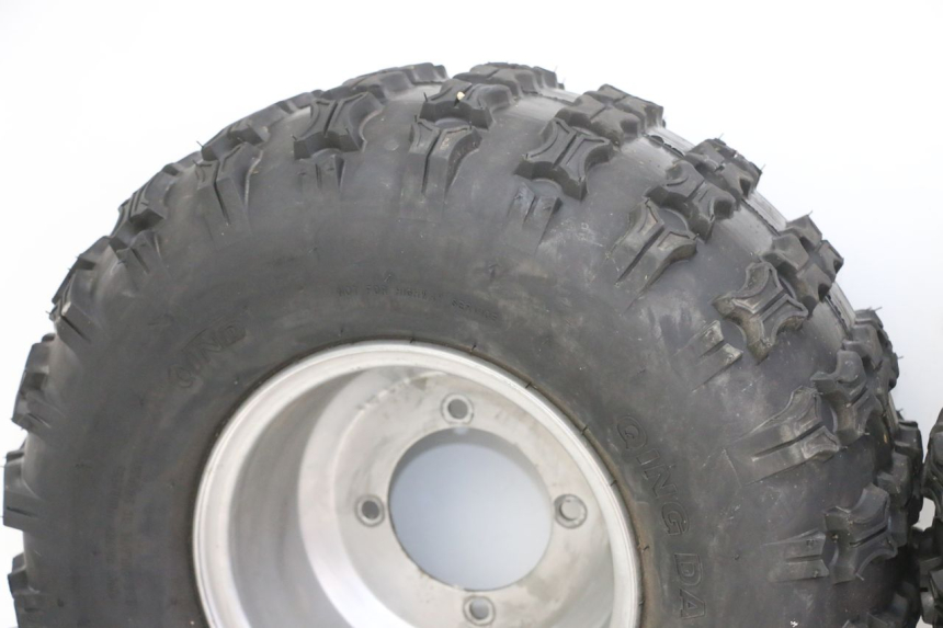 photo de LLANTA TRASERA Y NEUMÁTICO ANGELL ENFANT 1 - Zoom sobre los componentes