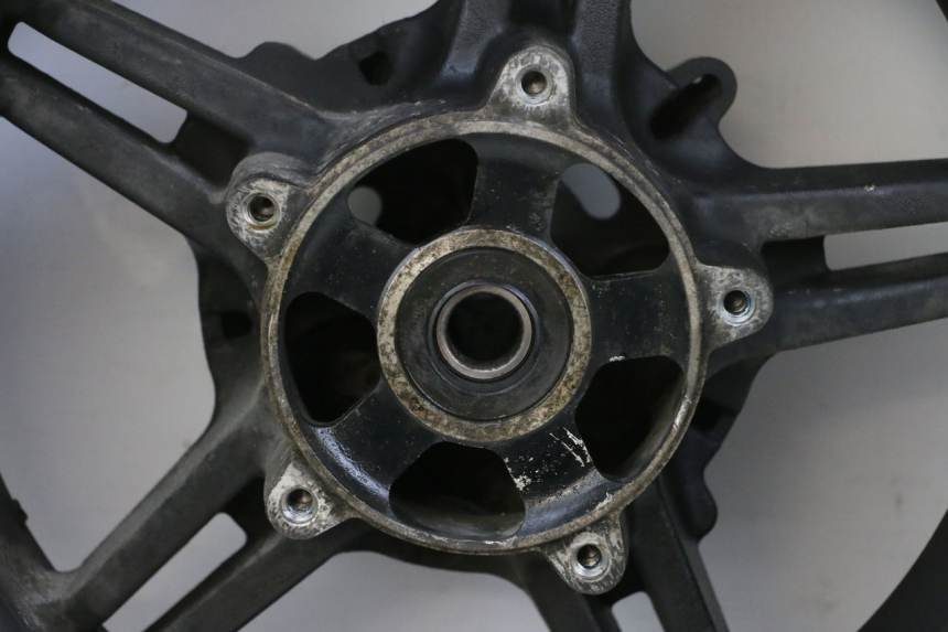 photo de RINCON Y NEUMÁTICO TRASERO SUZUKI BURGMAN 650 (2013 - 2020) - Primer plano de alta resolución