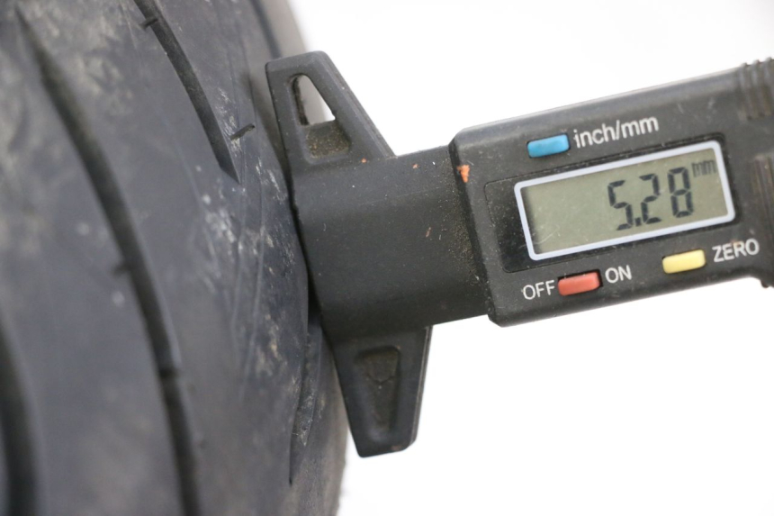 photo de RINCON Y NEUMÁTICO TRASERO SUZUKI BURGMAN 650 (2013 - 2020) - Zoom estado de uso