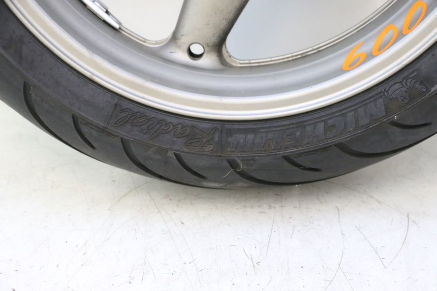 photo de LLANTA TRASERA Y NEUMÁTICO HONDA CB F HORNET 600 (2005 - 2006) - Características distintivas