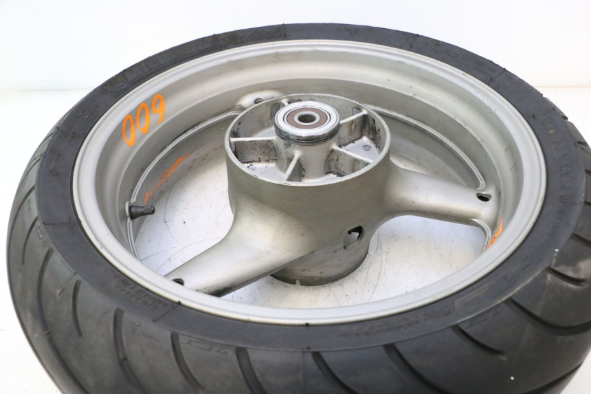 photo de LLANTA TRASERA Y NEUMÁTICO HONDA CB F HORNET 600 (2005 - 2006) - Otra perspectiva