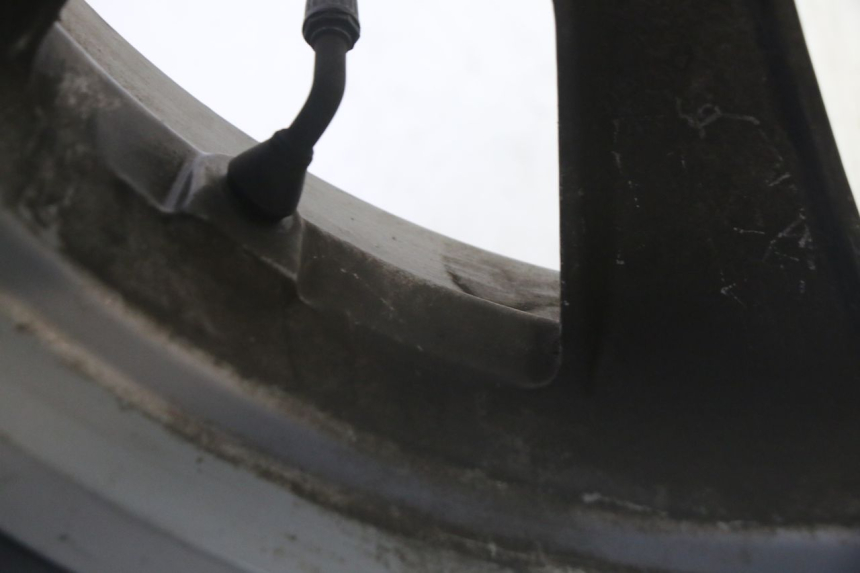 photo de LLANTA TRASERA Y NEUMÁTICO PEUGEOT CITYSTAR 50 (2013 - 2017) - Características distintivas