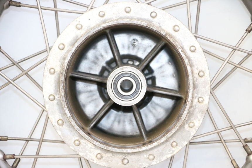 photo de LLANTA TRASERA Y NEUMÁTICO APRILIA CLASSIC 125 (1995 - 2001) - Ángulo de visión alternativo