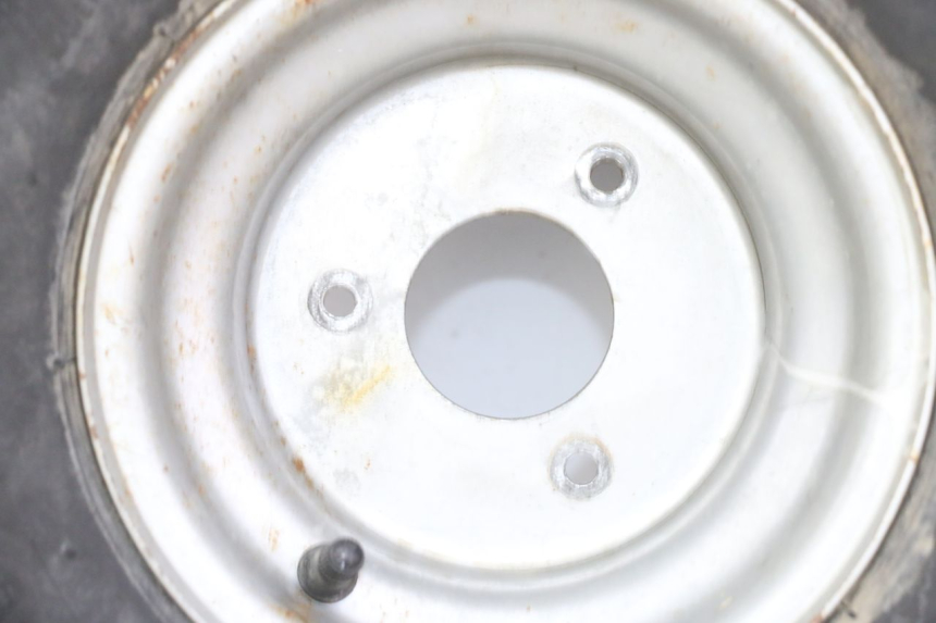 photo de LLANTA TRASERA Y NEUMÁTICO SPEEDY DELUXE 125 - Características distintivas