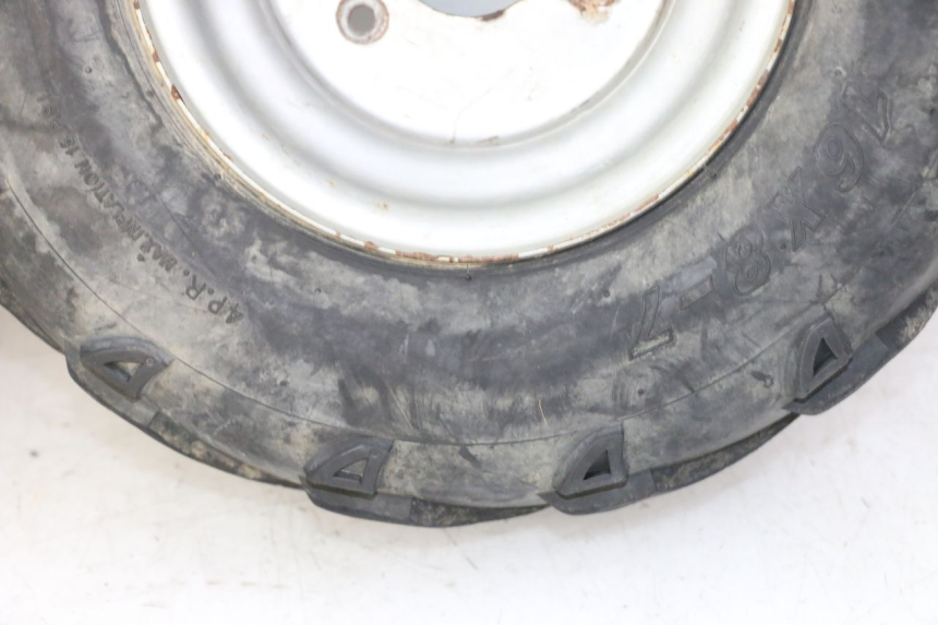 photo de LLANTA TRASERA Y NEUMÁTICO SPEEDY DELUXE 125 - Primer plano de alta resolución