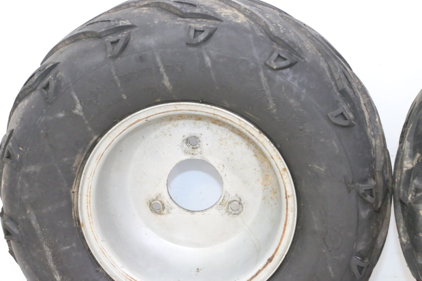 photo de LLANTA TRASERA Y NEUMÁTICO SPEEDY DELUXE 125 - Primer plano técnico