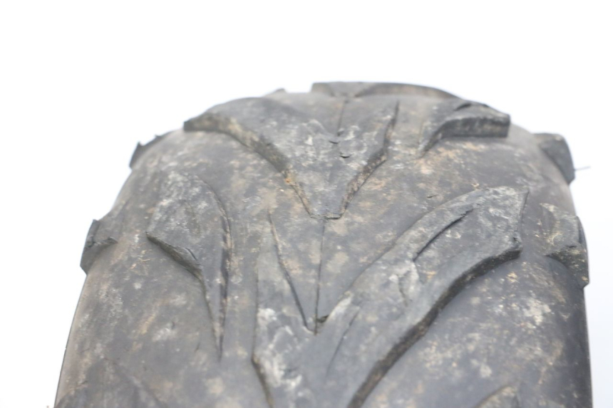 photo de LLANTA TRASERA Y NEUMÁTICO SPEEDY DELUXE 125 - Detalles de los puntos de fijación