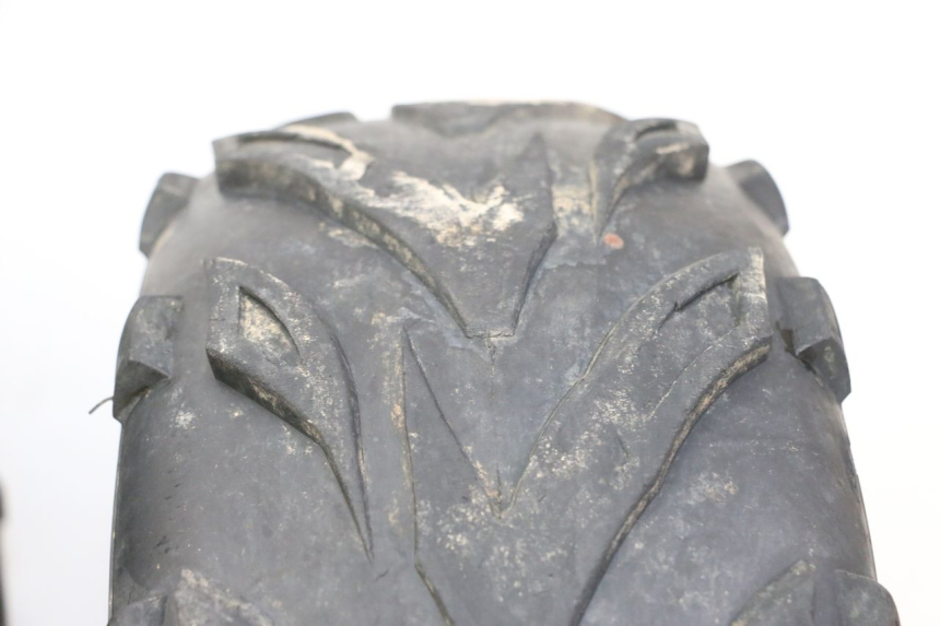 photo de LLANTA TRASERA Y NEUMÁTICO SPEEDY DELUXE 125 - Estado de la superficie y material