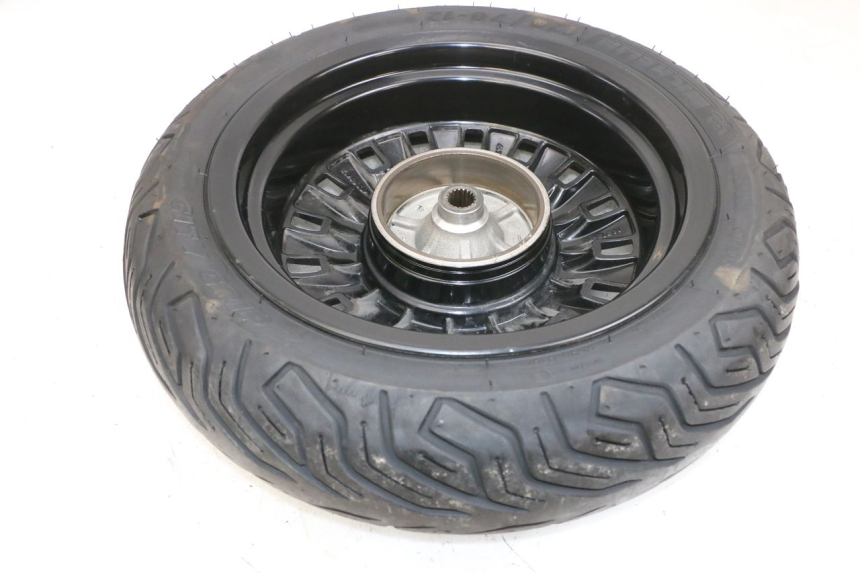 photo de LLANTA TRASERA Y NEUMÁTICO PEUGEOT DJANGO 4T 50 (2014 - 2019) - Primer plano técnico