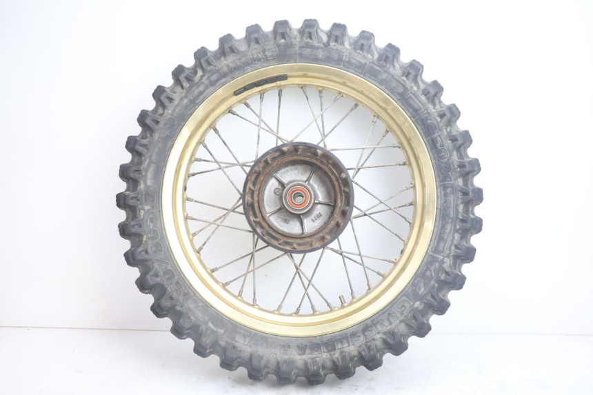 photo de LLANTA TRASERA Y NEUMÁTICO SUZUKI DR S 600 (1985 - 1989) - Características distintivas
