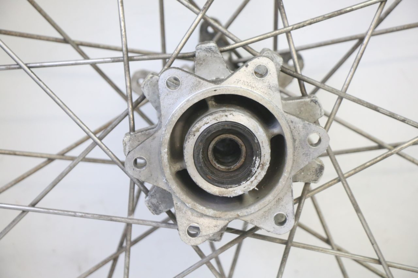 photo de LLANTA TRASERA Y NEUMÁTICO APRILIA ETX 125 (1998 - 2002) - Marcados y referencias originales